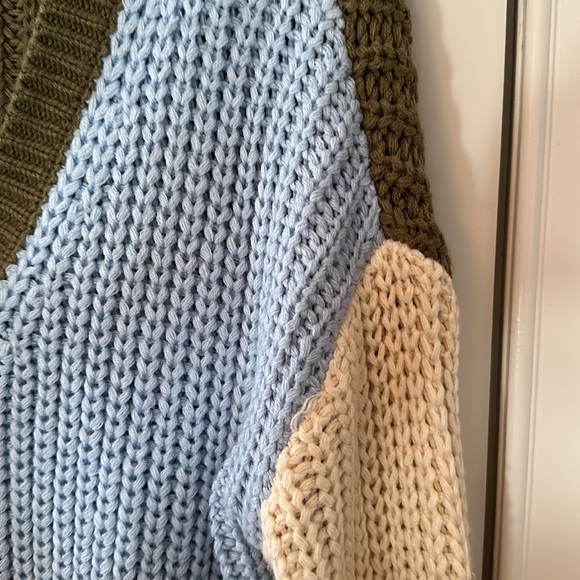 Color-Block Button-Up Cardigan - Picture 4 of 10